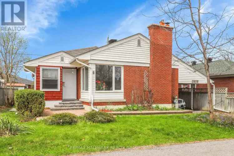 Elmvale Acres Bungalow: Updated Kitchen, Sunroom, & Spacious Lower Level