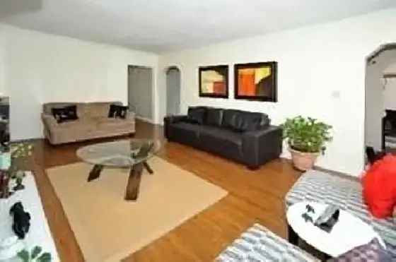 CHARMING 3 BEDROOM HOME @ Brimley & Eglinton (MAIN FLOOR ONLY)