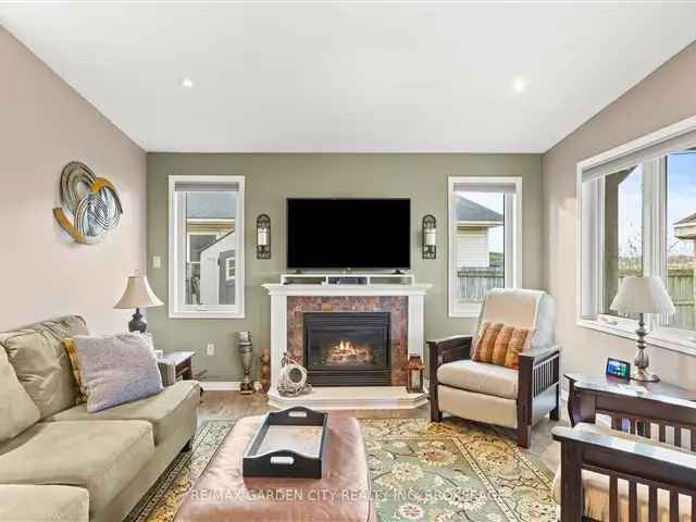 Beautiful Bungalow in Family Friendly Thorold Neighborhood