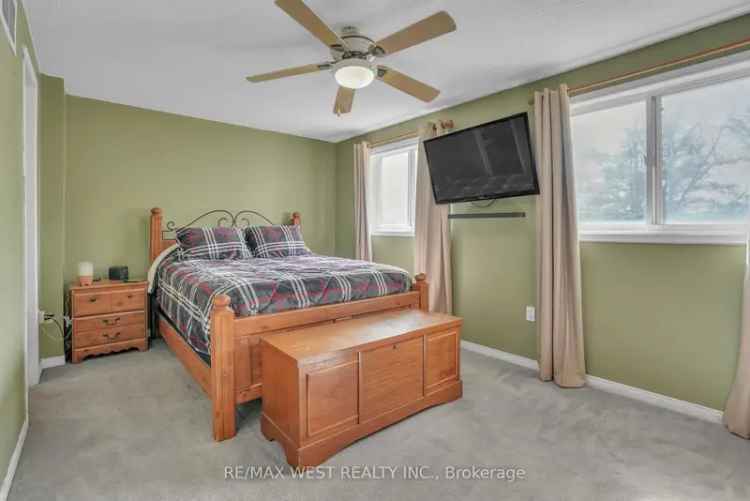 Updated Barrie Townhome Ravine Lot Private Garage