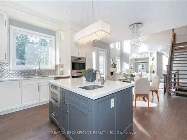 Gorgeous 4-Bedroom Detached Home in Bronte Oakville