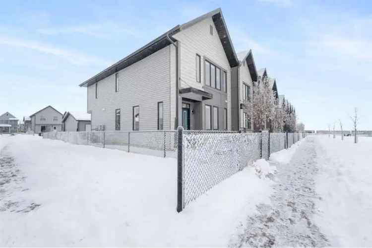 Townhouse For Rent in Airdrie, Alberta