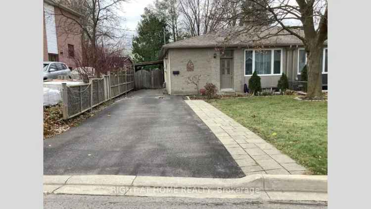 House For Sale in Aurora, Ontario