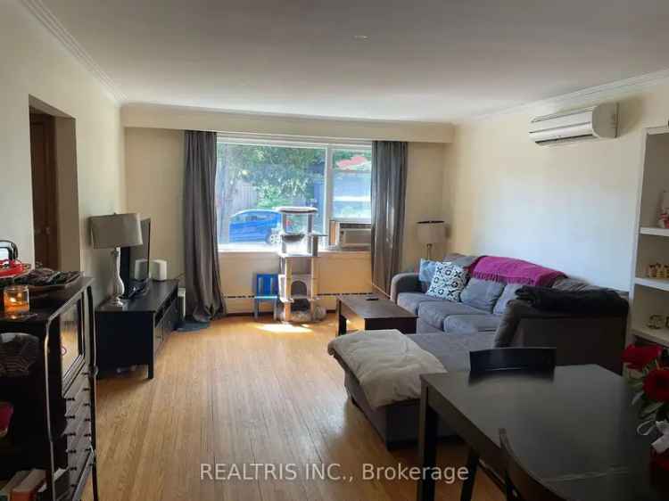 House For Sale in Toronto, Ontario