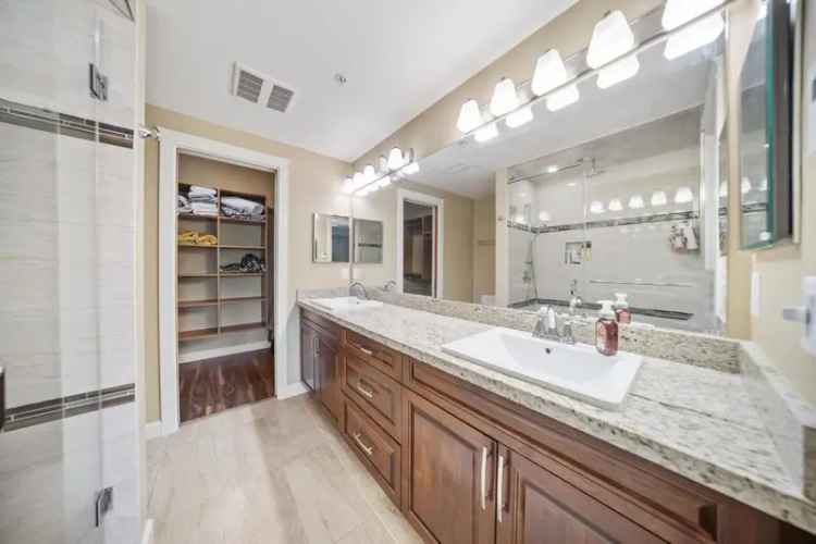 La Galleria Ground Floor 2-Bed 2-Bath Home with Parking