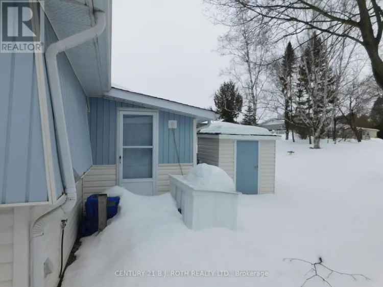 Mobile home For Sale in 2, Mimosa Drive, Innisfil, Ontario