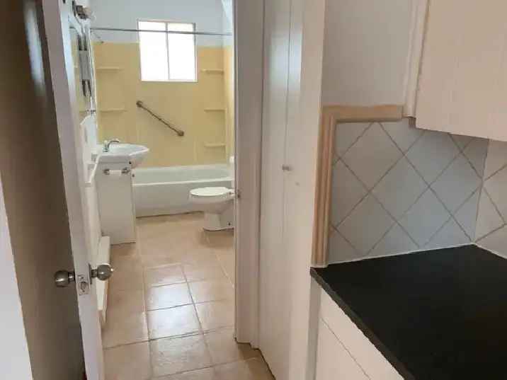 Hawkesbury, 2Bedroom, groung floor,newly renovated,avail 1 Feb