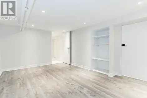 1 room apartment of 327 m² in Toronto