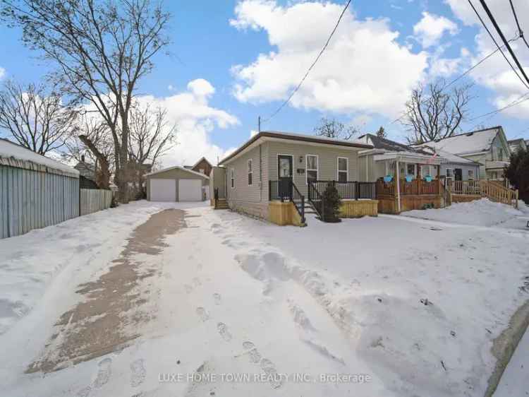 Charming 2-Bedroom Detached Bungalow Near Amenities