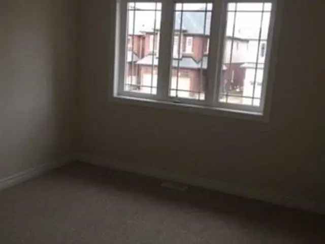 Townhouse For Rent in Hamilton, Ontario