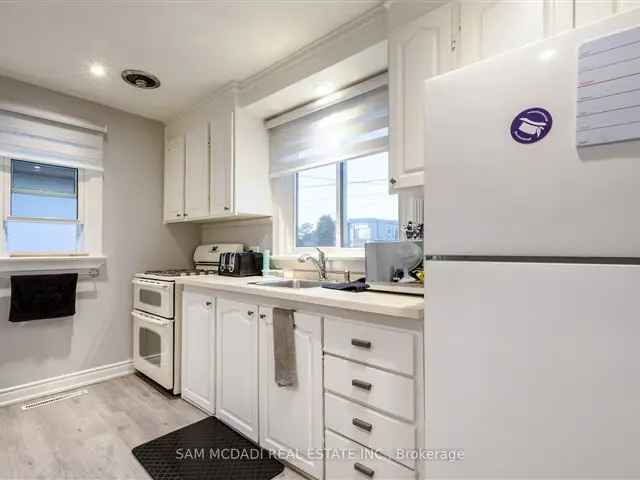 Downtown Streetsville Home: Two Kitchens, Two Baths, Separate Entrance