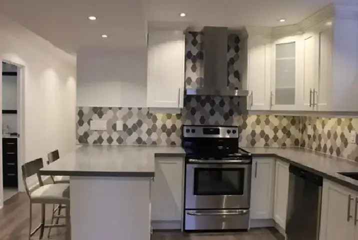 1 Bedroom Apartment Near Glencairn Subway