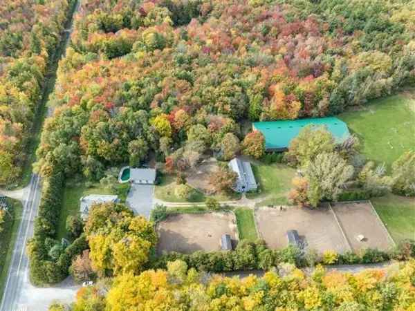 Hobby Farm for Sale in St-Lazare Equestrian Community