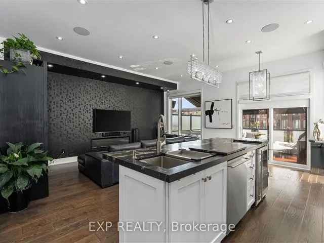 Stunning Modern Executive Townhouse in Thornhill