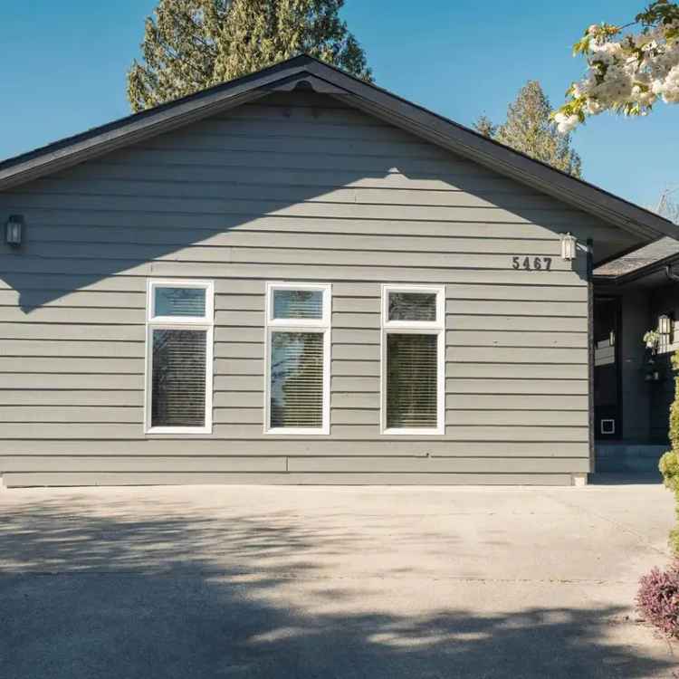 3-Bedroom Sechelt Home - Tranquil Cul-de-sac Living