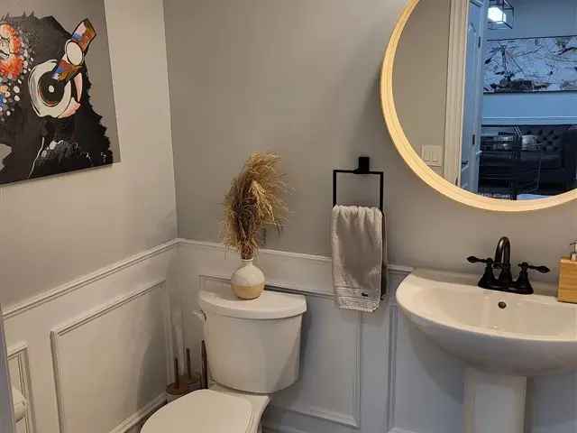 House For Sale in Hamilton, Ontario