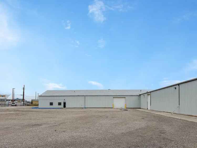 Spacious Warehouse with Office Space - Ideal for Businesses