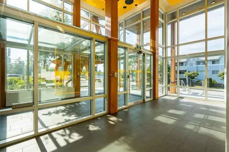 Bright Modern 1 Bedroom Condo with Huge Terrace and Amenities