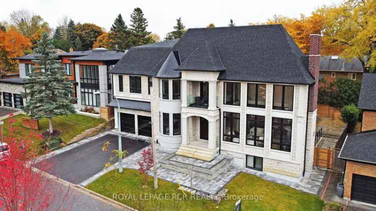 House For Sale in Aurora, Ontario