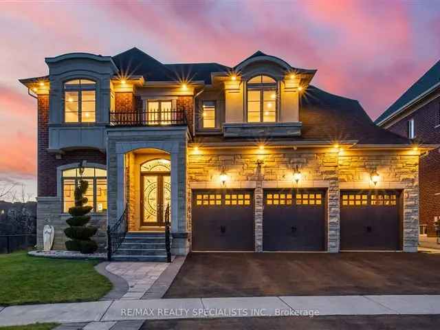 Luxurious Detached Home with Pond Views 4 2 Beds 5 Baths