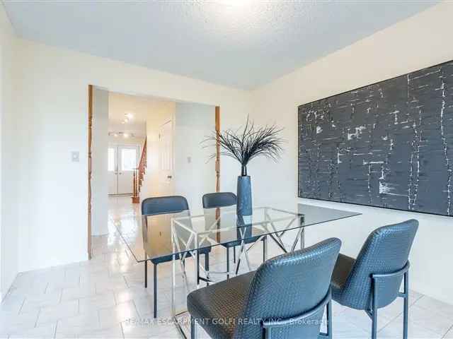 House For Sale in Hamilton, Ontario