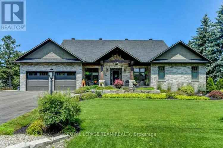 Craftsman Style Home near Rideau River 4 Beds 2.5 Baths Pool