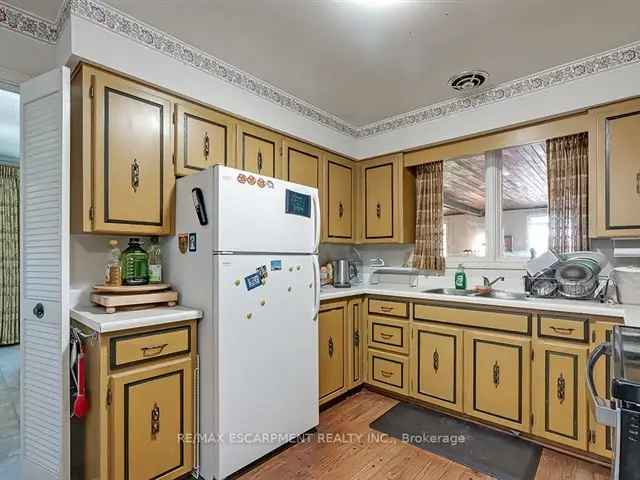 House For Sale in Burlington, Ontario