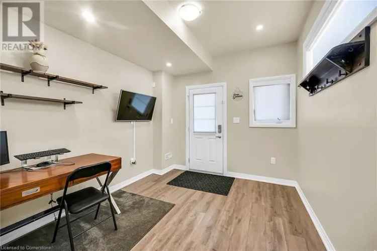 3-Bedroom 2-Bathroom End-Unit Townhome in Hamilton