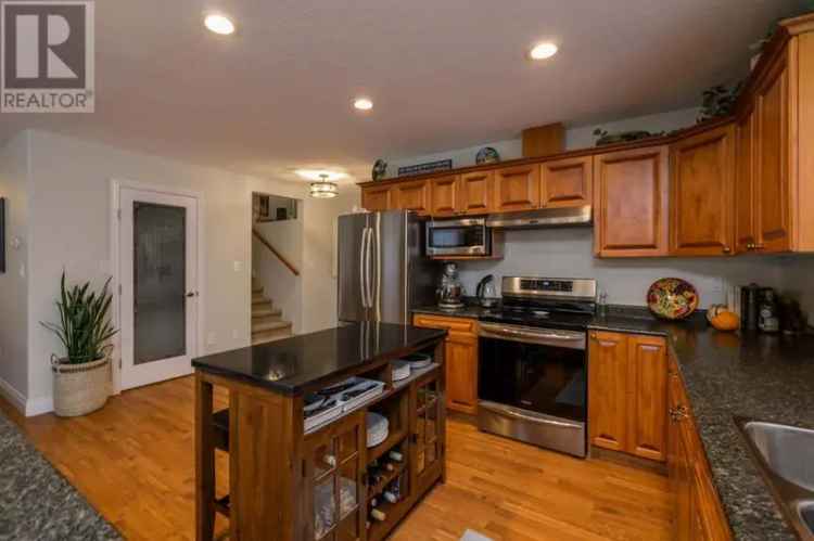 3 Bed 2 Bath End Unit Townhouse Over 3000 Sq Ft