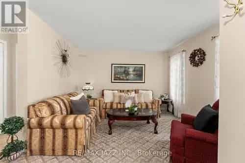 Townhouse For Sale in Whitby Shores Near Lake Ontario
