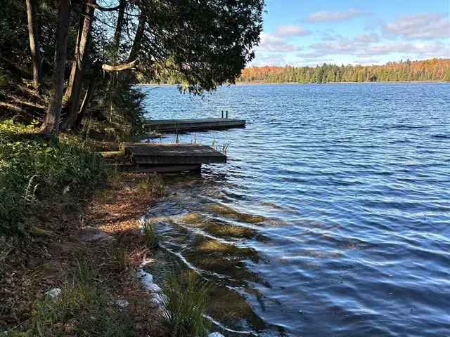 Haliburton Lakefront Lot Secluded Cottage 140ft Waterfront