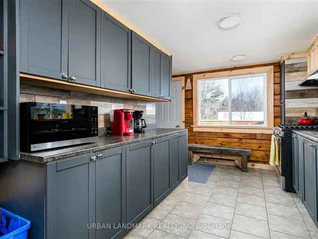 Renovated Log Home near Highways 7 41