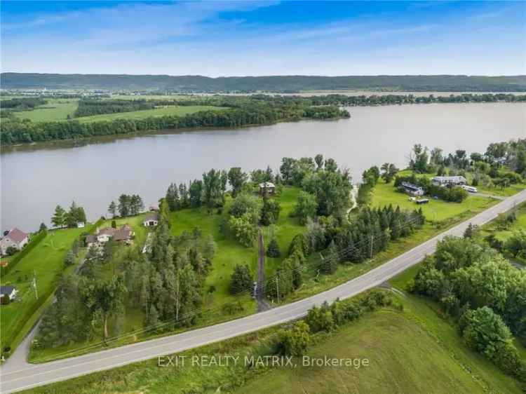 Waterfront estate for sale near Ottawa River with 4 bedrooms and modern charm