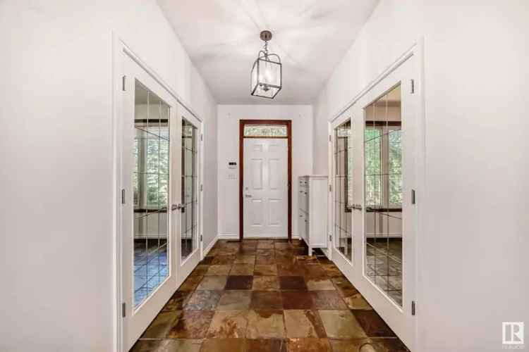 2-Storey Home in Belgravia Close to U of A