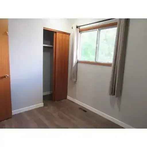 Bungalow in Forest Lawn 3 Bed 1 Bath Finished Basement