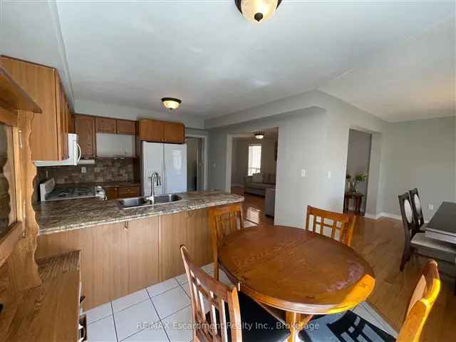 House For Rent in Oakville, Ontario