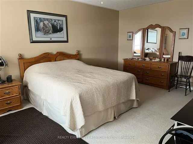 Lake Scugog Waterfront Bungalow 3 Bed 2 Bath