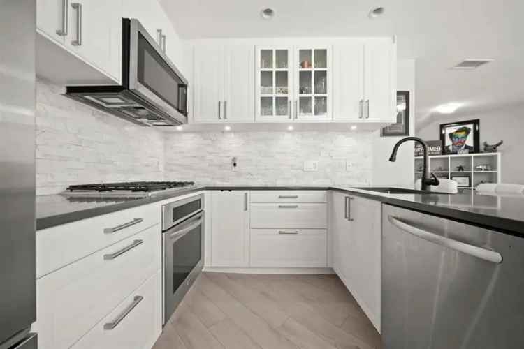 Downtown Vancouver Townhouse for Sale 2 Beds 3 Baths