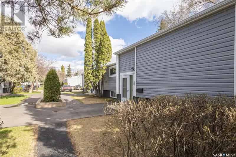 3 Bedroom Bi Level Townhouse in Sutherland