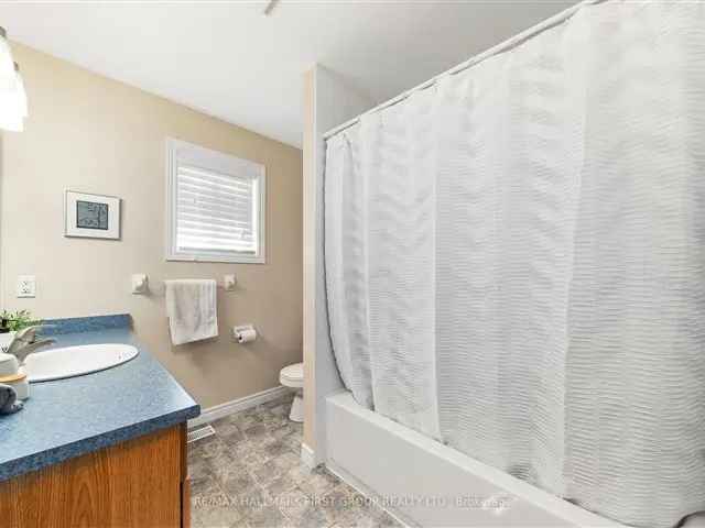 Cobourg Freehold Townhouse 2+1 Bedrooms Updated Kitchen Landscaped Yard