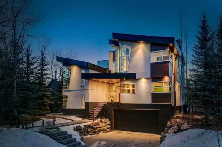 House For Sale in Calgary, Alberta