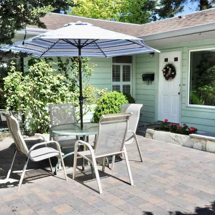 Charming 3-Bedroom Rancher in Comox