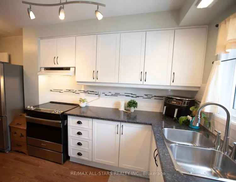 Bright Inviting 3-Bedroom Condo Townhouse