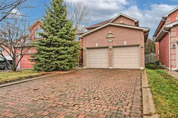 House For Sale in Newmarket, Ontario