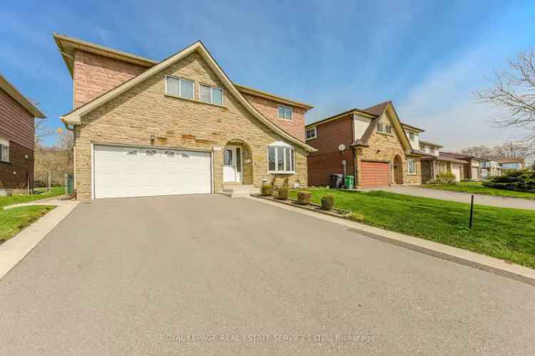4 Bedroom Family Home in Cooksville with Inground Pool