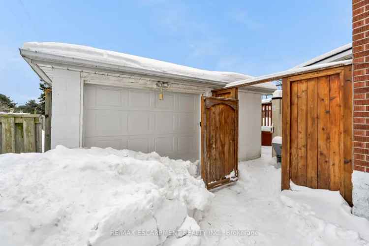 1.5 Storey Home 4 Beds 2 Baths Large Lot Detached Garage Hot Tub