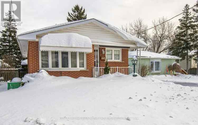 3-Bedroom Bungalow in Oshawa - Family-Friendly Neighborhood