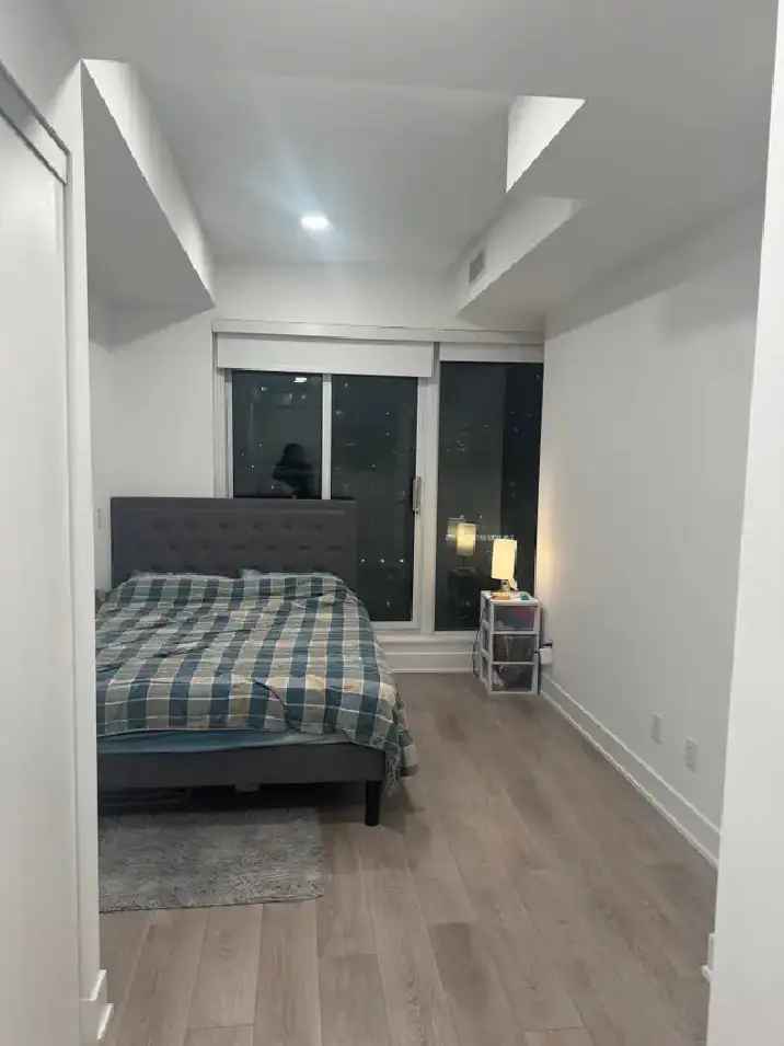 1 Bed 1 Bath Midtown Toronto Luxury Condo Sublet April-September