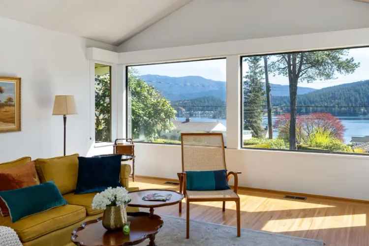 5 Bedroom House with Ocean Views and Expansive Lawns