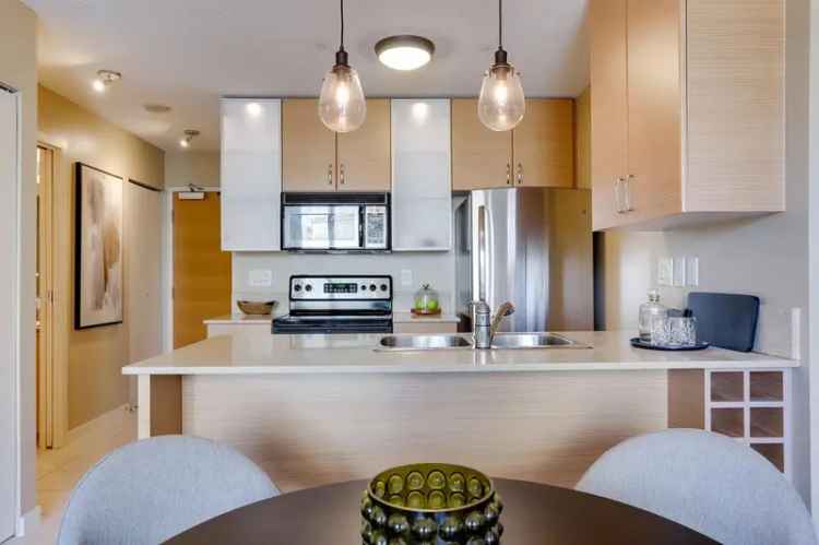 Condo For Sale in Vancouver, British Columbia